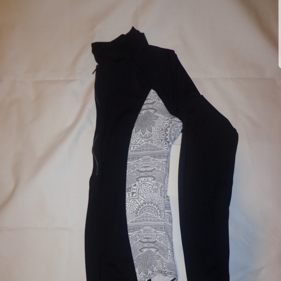 One piece - Picture 2 of 3